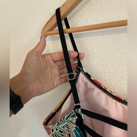 Hurley Women’s One Piece Swimsuit Size XL Tropical Print | Beach | Surf | - Picture 5 of 5